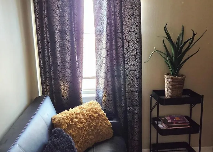 Comfortable & Relaxing Charming 3br Unit *